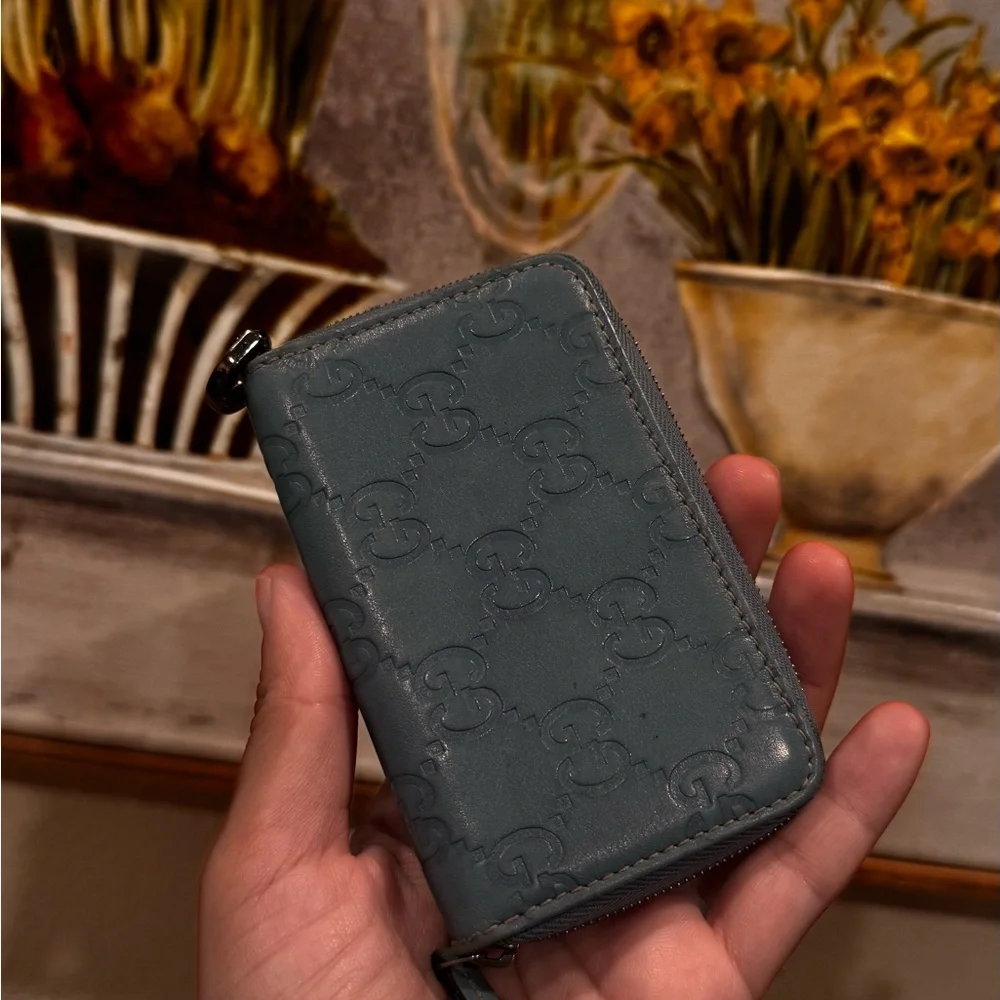 Gucci Black Embossed GG Zip Card Holder - Picture 13 of 14